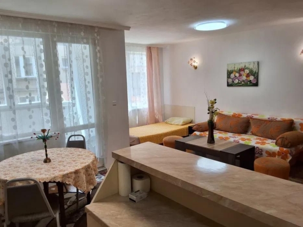 Дава се под наем Тристаен апартамент в Варна, Окръжна болница - 98 кв.м за 475 € - Снимка #1