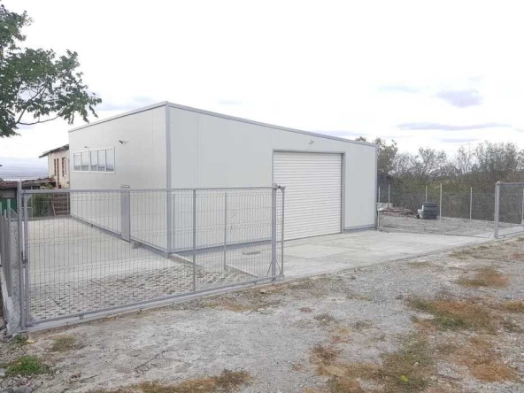 Дава се под наем Склад в Бургас, Меден рудник - зона Г - 120 кв.м за 150 € - Снимка #1