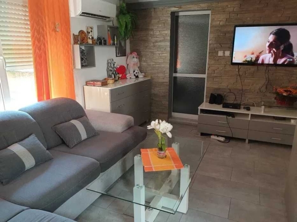 Етаж от къща в Обзор - 300 кв.м за 137 €/кв.м - Снимка #1