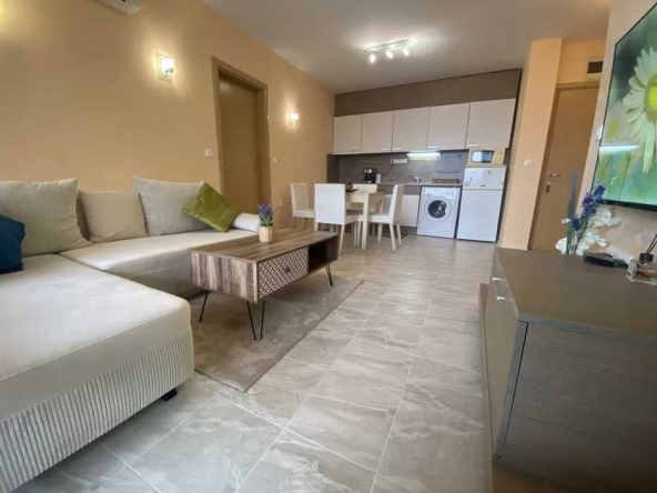 Дава се под наем Тристаен апартамент в Поморие - 100 кв.м за 100 € - Снимка #1