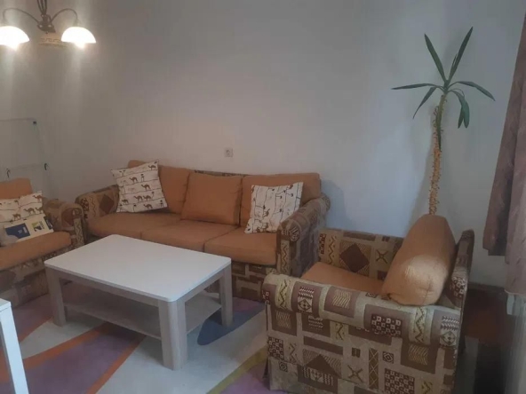 Дава се под наем Тристаен апартамент в София, Център - 100 кв.м за 750 € - Снимка #1