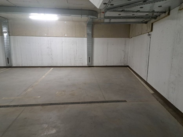 Дава се под наем Гараж / Паркомясто в София, Младост 1 - 23 кв.м за 122.4 € - Снимка #1