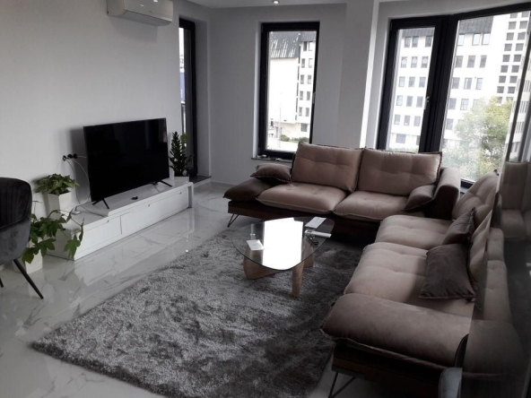 Дава се под наем Тристаен апартамент в Пловдив, Кършияка - 110 кв.м за 800 € - Снимка #1