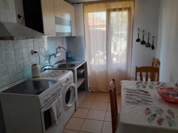 Дава се под наем Тристаен апартамент в Ахелой - 60 кв.м за 200 € - Снимка #1