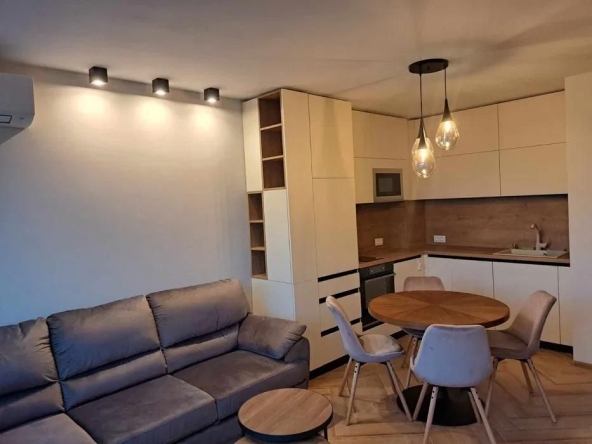 Дава се под наем Двустаен апартамент в Пловдив, Кършияка - 64 кв.м за 480 € - Снимка #1