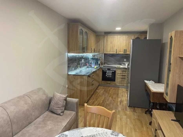 Дава се под наем Тристаен апартамент в Варна, Цветен квартал - 82 кв.м за 600 € - Снимка #1