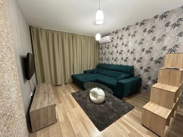 Дава се под наем Двустаен апартамент в Бургас, Лазур - 70 кв.м за 510 € - Снимка #1