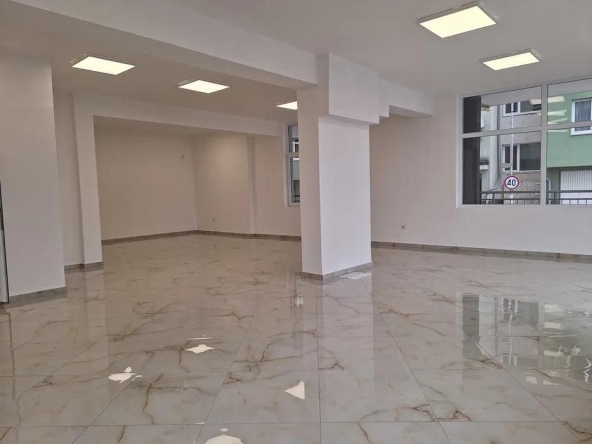 Дава се под наем Магазин в Бургас, Меден рудник - зона В - 96 кв.м за 510 € - Снимка #1