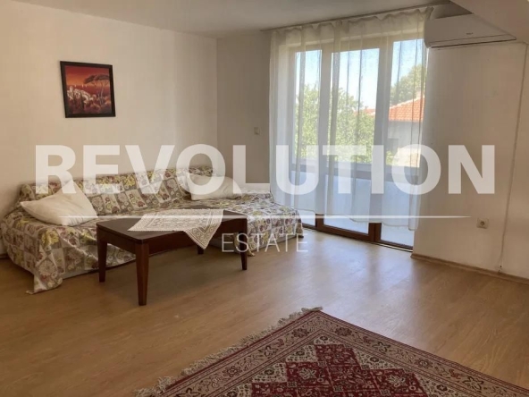 Дава се под наем Къща в Варна, Виница - 270 кв.м за 900 € - Снимка #1