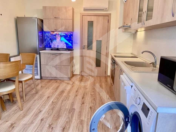 Дава се под наем Тристаен апартамент в Варна, Гръцка махала - 70 кв.м за 1000 € - Снимка #1