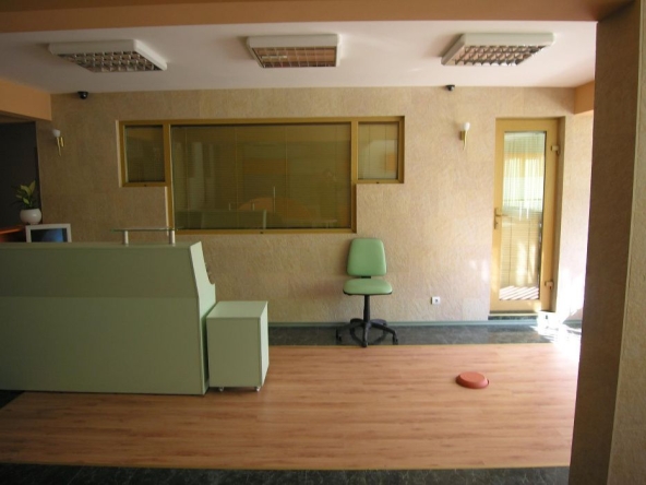 Офис в София, Оборище - 180 кв.м за 3056 €/кв.м - Снимка #1