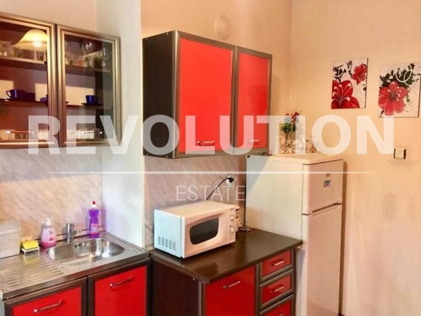 Дава се под наем Тристаен апартамент в Варна, Червен площад - 80 кв.м за 600 € - Снимка #1