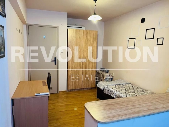 Дава се под наем Тристаен апартамент в Варна, ВИНС - 100 кв.м за 350 € - Снимка #1