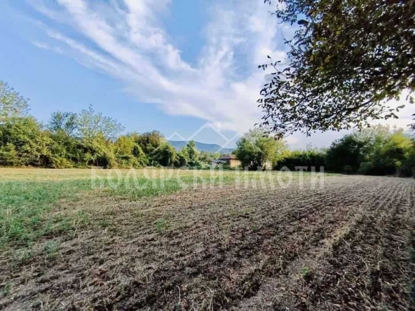 Парцел в с. Къпиново, Област Велико Търново - 1870 кв.м за 13 €/кв.м - Снимка #1