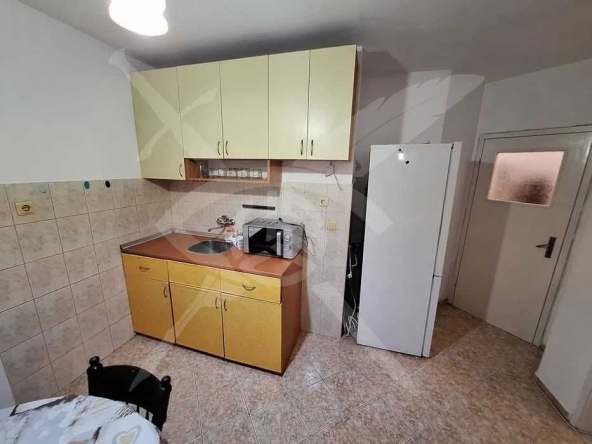 Дава се под наем Тристаен апартамент в Варна, Колхозен пазар - 76 кв.м за 475 € - Снимка #1