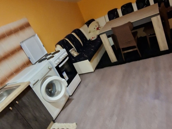 Дава се под наем Двустаен апартамент в Мездра - 30 кв.м за 178.5 € - Снимка #1