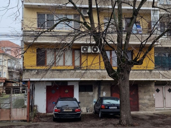 Дава се под наем Многостаен апартамент в Разград, Стефан Караджа - 120 кв.м за 199494.66 € - Снимка #1