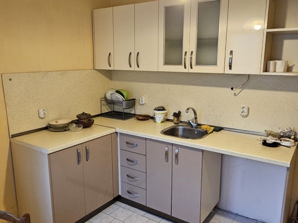 Четиристаен апартамент в Бургас, Пристанище Бургас - 76 кв.м за 1777 €/кв.м - Снимка #1