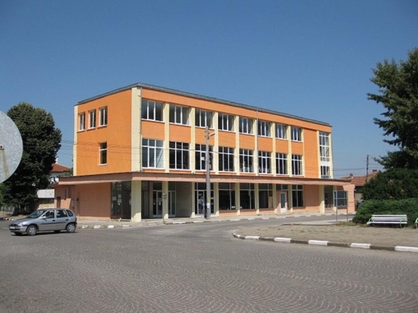 Магазин в Две могили - 2000 кв.м за 204 €/кв.м - Снимка #1