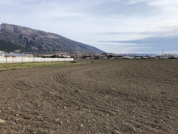 Парцел в Карлово - 3900 кв.м за 3 €/кв.м - Снимка #1