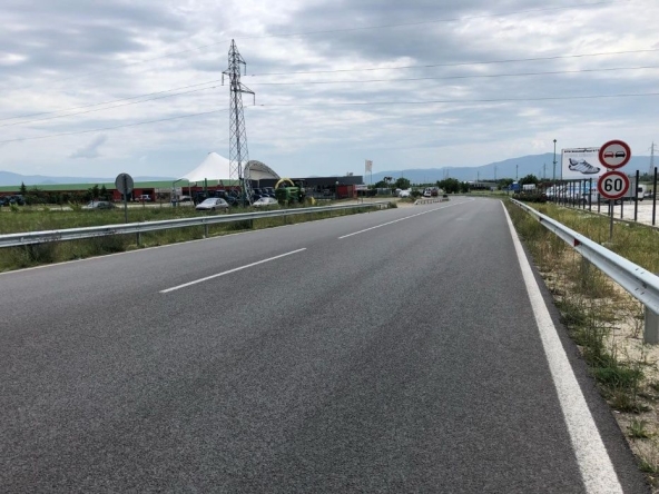 Парцел в Карлово - 5600 кв.м за 48 €/кв.м - Снимка #1