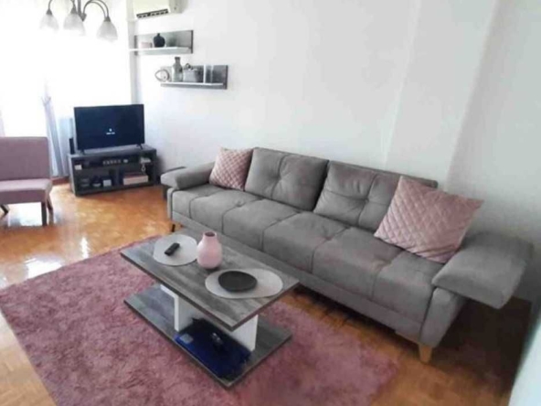 Дава се под наем Тристаен апартамент в Пловдив, Център - 83 кв.м за 438.6 € - Снимка #1