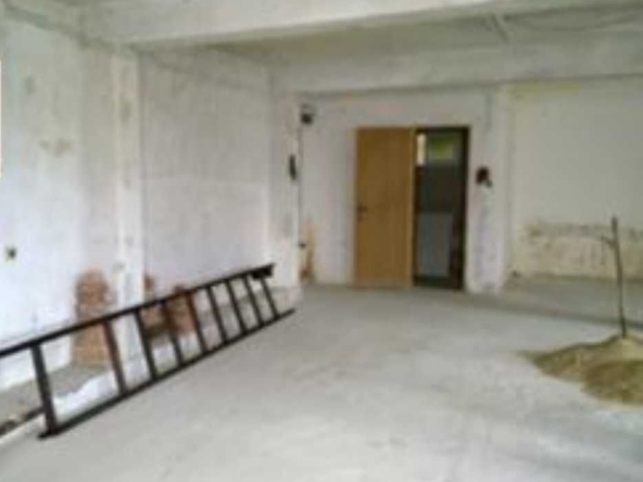 Дава се под наем Промишлена сграда в Божурище - 90 кв.м за 357 € - Снимка #1