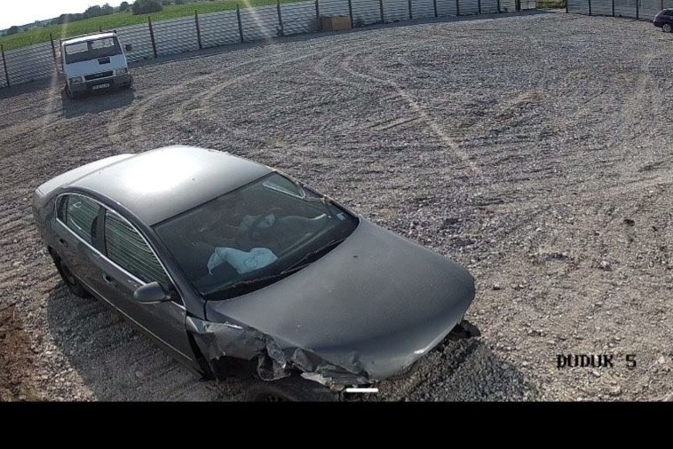 Дава се под наем Гараж / Паркомясто в София, Илиянци - 1000 кв.м за 25.5 € - Снимка #1