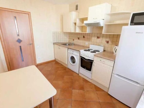 Дава се под наем Двустаен апартамент в Пловдив, Тракия - 67 кв.м за 244.8 € - Снимка #1