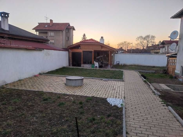 Къща в София, Враждебна - 221 кв.м за 860 €/кв.м - Снимка #1