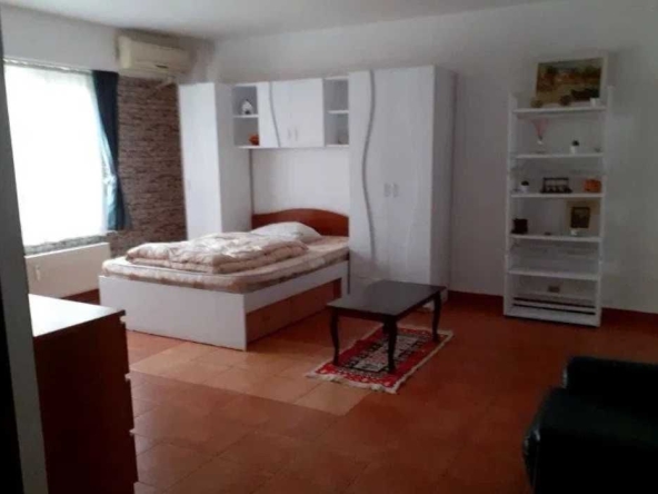 Дава се под наем Тристаен апартамент в Бургас, Ветрен - 95 кв.м за 357 € - Снимка #1