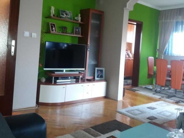 Дава се под наем Тристаен апартамент в Пловдив, Гагарин - 90 кв.м за 326.4 € - Снимка #1