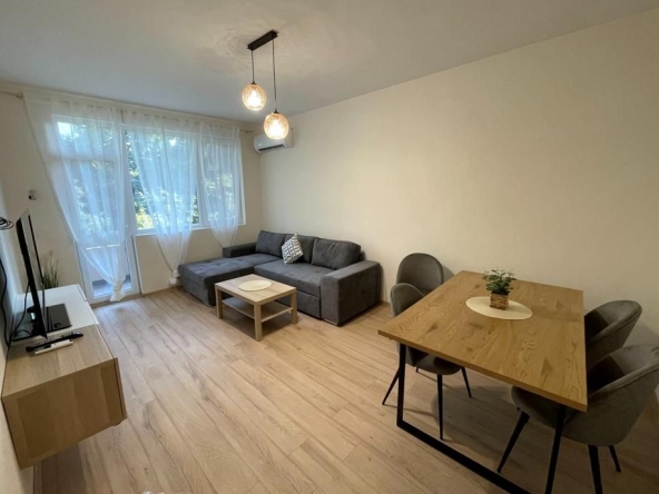 Дава се под наем Тристаен апартамент в Пловдив, Център - 75 кв.м за 425 € - Снимка #1