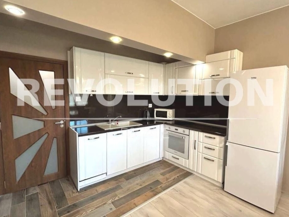 Дава се под наем Тристаен апартамент в Варна, Център - 80 кв.м за 850 € - Снимка #1