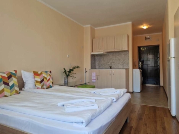 Дава се под наем Едностаен апартамент в Бургас, Лазур - 27 кв.м за 306 € - Снимка #1