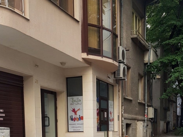 Дава се под наем Магазин в Варна, Централна поща - 15 кв.м за 298.86 € - Снимка #1