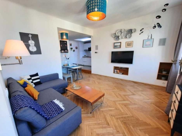 Дава се под наем Тристаен апартамент в Пловдив, Мараша - 82 кв.м за 290.7 € - Снимка #1