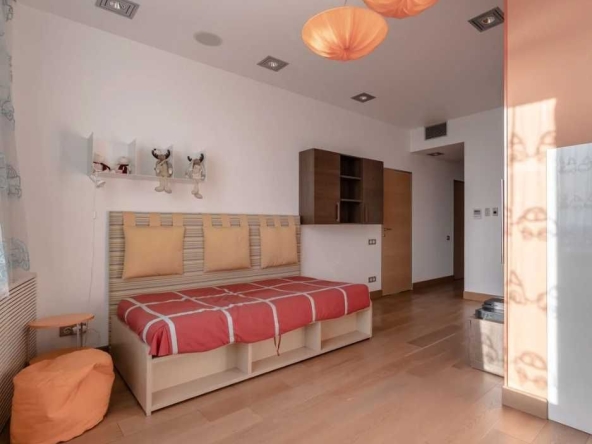 Дава се под наем Четиристаен апартамент в Бургас, Лазур - 100 кв.м за 204 € - Снимка #1