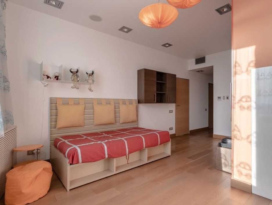 Дава се под наем Четиристаен апартамент в Бургас, Лазур - 100 кв.м за 204 € - Снимка #1