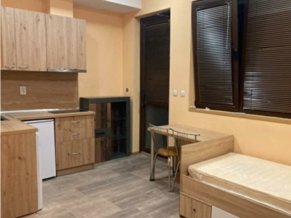 Дава се под наем Ателие в София, Люлин 8 - 28 кв.м за 300 € - Снимка #1