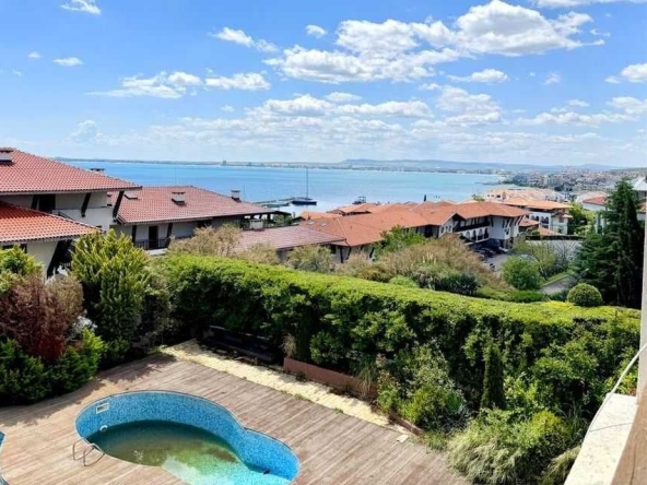 Тристаен апартамент в Свети Влас - 110 кв.м за 556 €/кв.м - Снимка #1