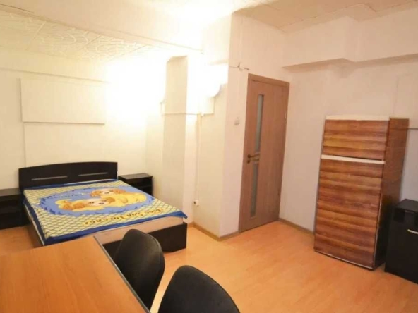 Дава се под наем Едностаен апартамент в Пловдив, Център - 25 кв.м за 102 € - Снимка #1