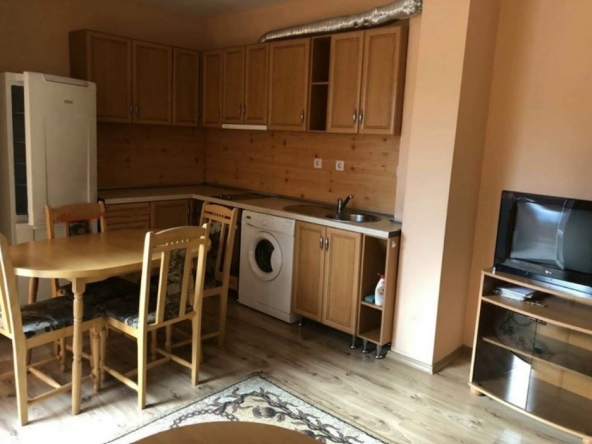 Дава се под наем Тристаен апартамент в София, Хиподрума - 90 кв.м за 648.21 € - Снимка #1