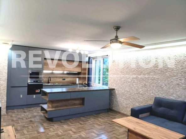 Дава се под наем Тристаен апартамент в Варна, Бриз - 120 кв.м за 900 € - Снимка #1