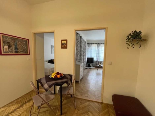 Дава се под наем Тристаен апартамент в Пловдив, Център - 89 кв.м за 372.3 € - Снимка #1