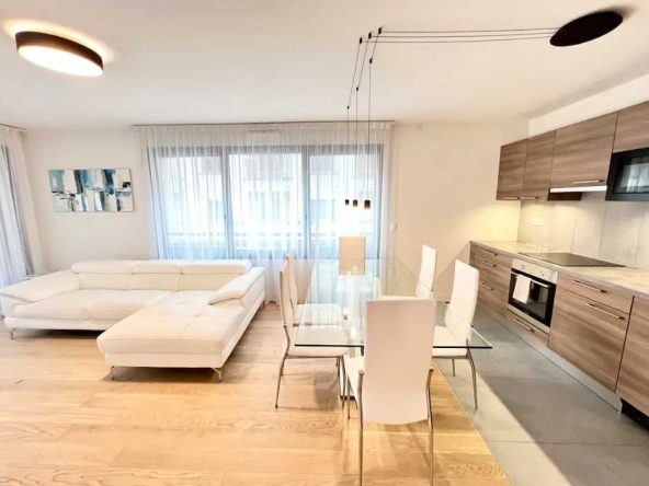 Дава се под наем Тристаен апартамент в Пловдив, Каменица 1 - 84 кв.м за 311.1 € - Снимка #1
