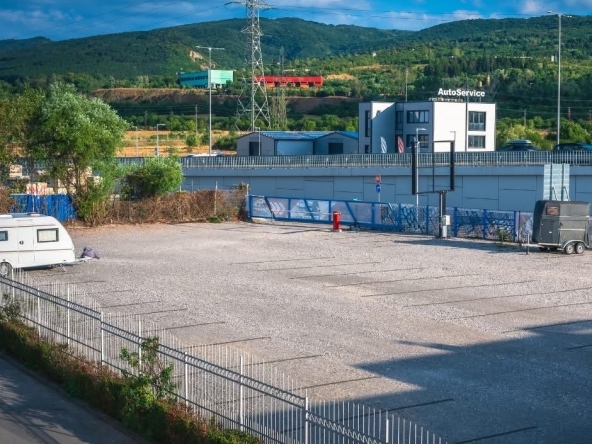 Дава се под наем Гараж / Паркомясто в София, в.з. Врана - Герман - 1 кв.м за 54.57 € - Снимка #1