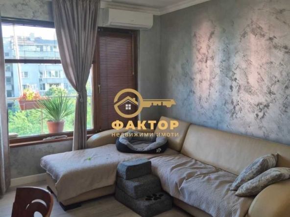 Тристаен апартамент в Пловдив, Въстанически - 100 кв.м за 1998 €/кв.м - Снимка #1