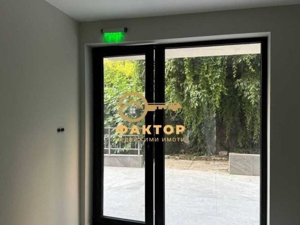 Дава се под наем Офис в Пловдив, Център - 40 кв.м за 255 € - Снимка #1