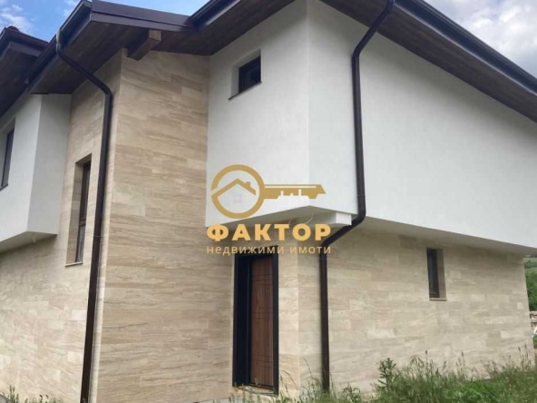 Къща в с. Хвойна, Област Смолян - 250 кв.м за 800 €/кв.м - Снимка #1